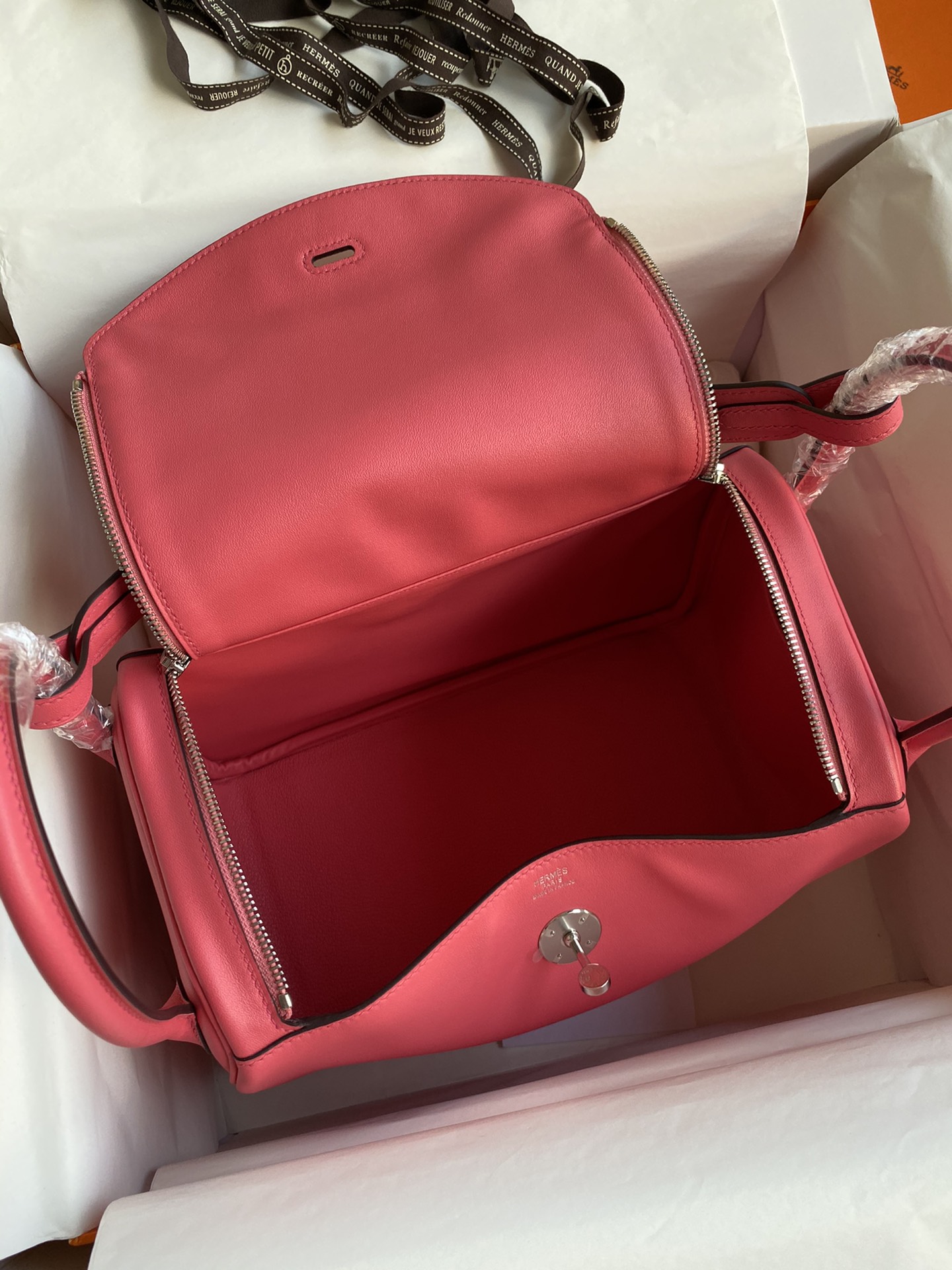 Hermes Lindy 26cm Handbag Shoulder Bag In Fuschia Swift Leather